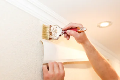 Pose de papier peint à Thésée — revêtements muraux et toiles de verre